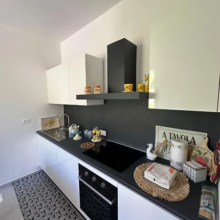 Lunigiana, Lorenzo House
