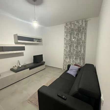 Lunigiana, Lorenzo House *
