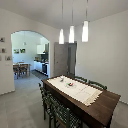 Villa Lunigiana, Lorenzo House