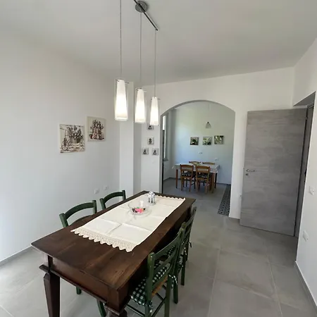 فيلة Lunigiana, Lorenzo House *